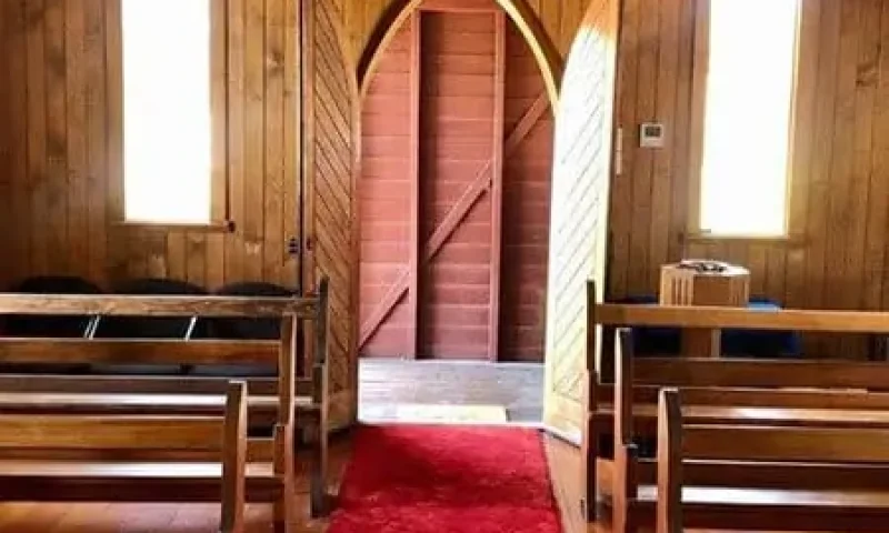 LittleBrownChurch_aisle