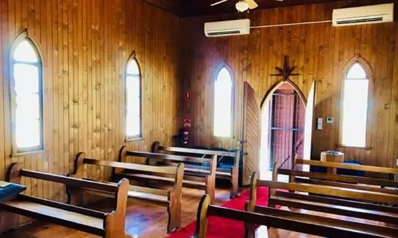 LittleBrownChurch_seating